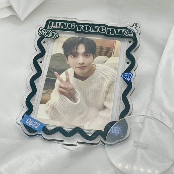 画像2: CNBLUE ヨンファ トレカスタンド or トレカキーホルダー 011 YongHwa (2)