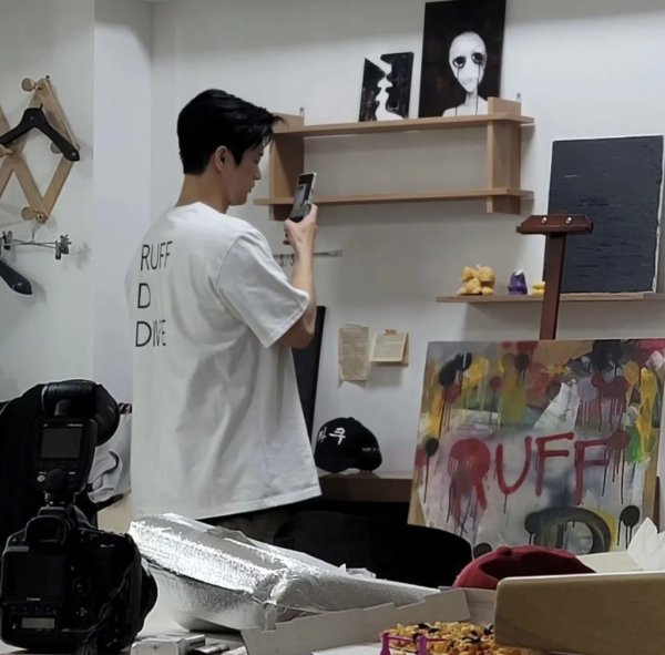 画像6: 20/ソイングク着用風Tシャツ (6)