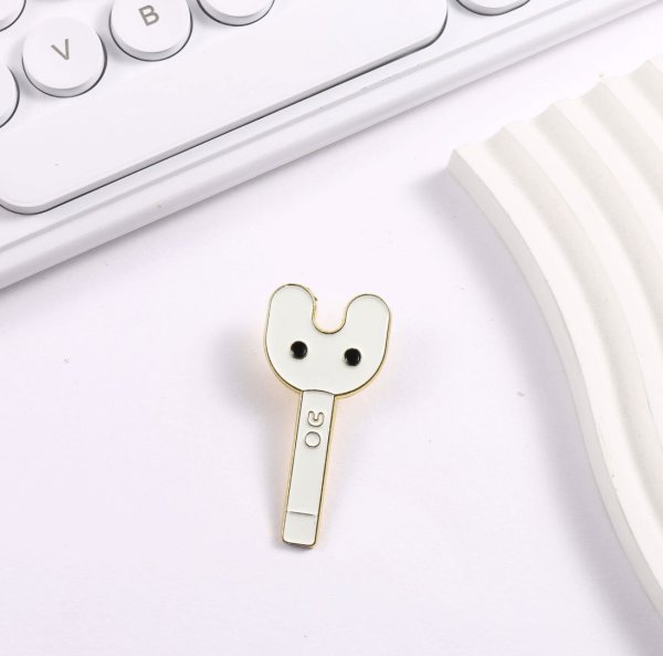 画像1: NewJeans ピンバッジ 015 (1)